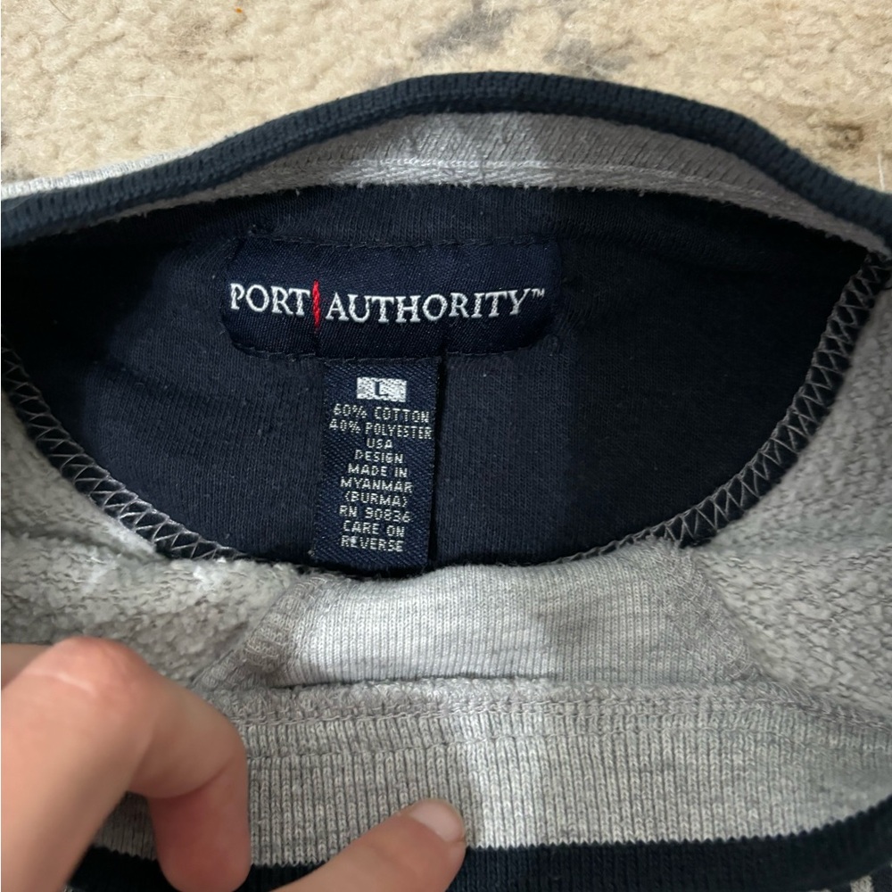 Toccoa Falls College Cropped Sweater Size Large - Picture 5 of 5
